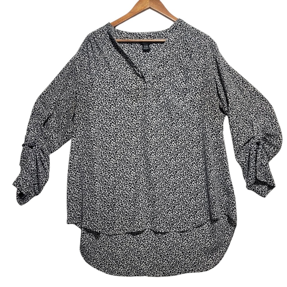 Torrid Womens Plus Size 2 Harper Top Black White Leopard Print Blouse Roll Tab